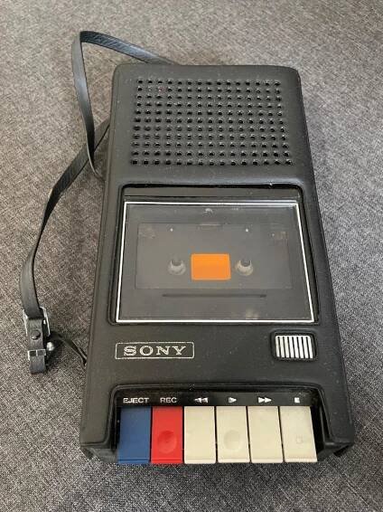Retro starý kazeťák SONY