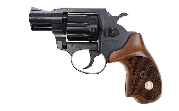 Flobertkový revolver ALFA 420 černá dřevěné střenky, ráže 4mm | army shop alfatactical.cz