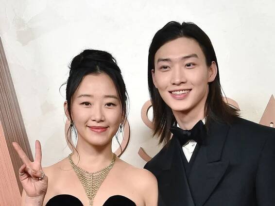 XO, Kitty Stars Sang Heon Lee & Gia Kim Brought Tabis & Statement Jewelry to the Oscars 2025 — See Photos