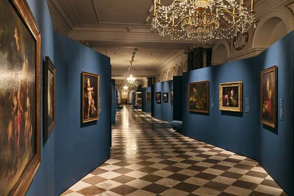 Cabinet of European Art - PolandWeekly