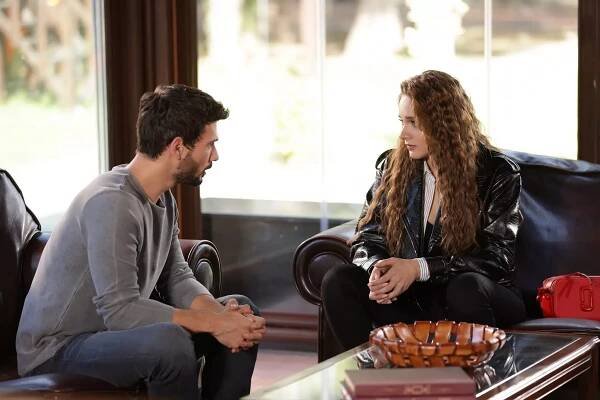Hudutsuz Sevda - Episode 6 - Z filmu - Miray Daner