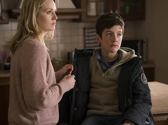 Nezvěstná - A & B - Z filmu - Cara Theobold, Patrick McAuley