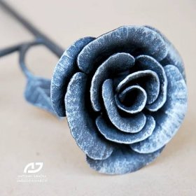 Květina antracitové Ručně kovaná růže