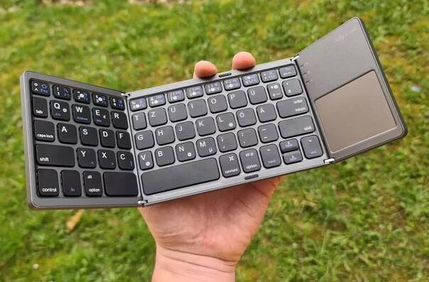 Testujeme skládací Bluetooth klávesnici Jelly Comb. Máte k ní dotazy?