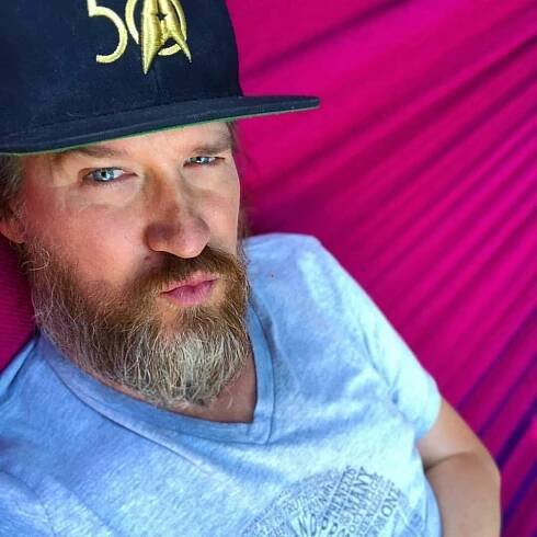 Zemřela hvězda Star Treku: Kenneth Mitchell (†49) podlehl v pouhých 49 letech ALS!