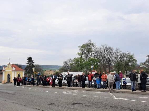 Pietní akt položení věnce k pomníku E. Diviše - Oficiální stránky obce Osek