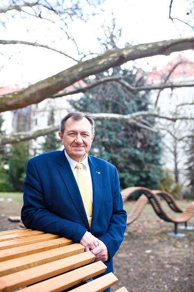 Profesor Jan Mareš se stal novým rektorem Mendelovy univerzity.