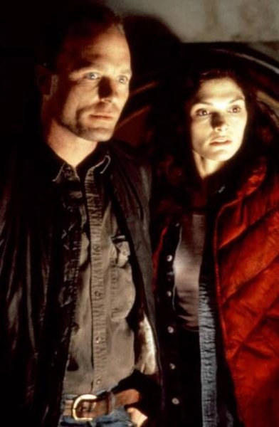 THE ABYSS, Ed Harris, Mary Elizabeth Mastrantonio, 1989, TM and Copyright (c)20th Century Fox Film Corp. All rights reserved.