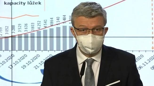 V obchodech bude smět být jen omezený počet lidí. Zavíračka se ale posune
