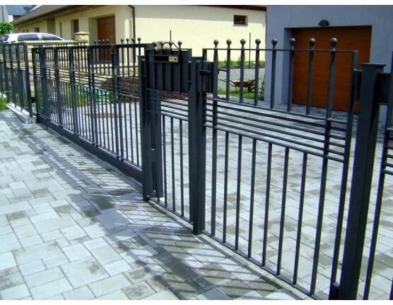 Kovaný moderní plot - Mladá boleslav