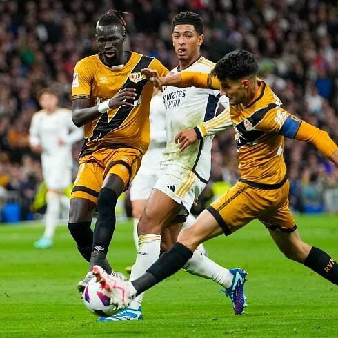 Real Madrid stay second in LaLiga after goalless stalemate with Rayo Vallecano