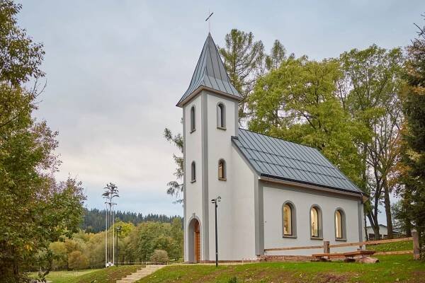 Manželé iniciovali záchranu kostela na východě Čech. Po rekonstrukci slouží koncertům i výstavám