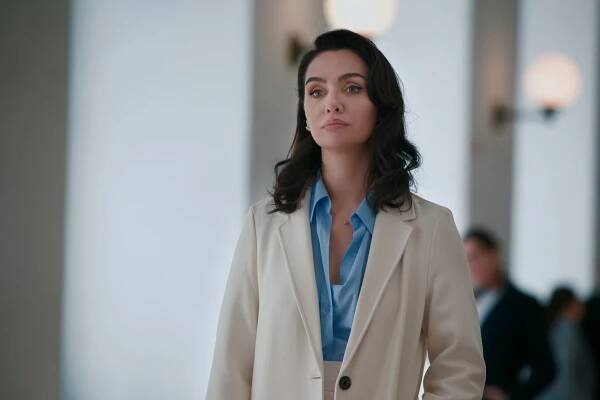 Na křídlech ctižádosti - Série 1 (S01) (2022)