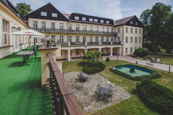 Galerie - exteriéry lázní | Tereziny lázně Dubí
