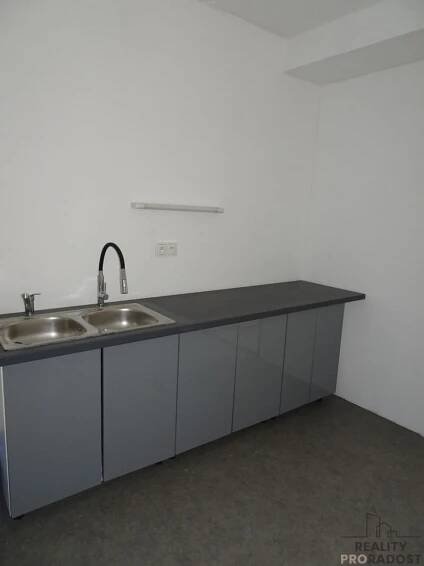 Pronájem komerčních prostor, Na Staré Poště, Pardubice, obrázek č. 3