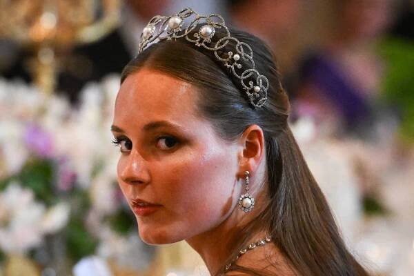 Prinzessin Ingrid Alexandra trägt erneut die Boucheron Circle Tiara. © picture alliance / abaca | Abdullah Firas/ABACA