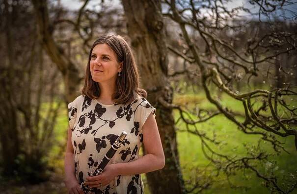 Biography - Christine Carter