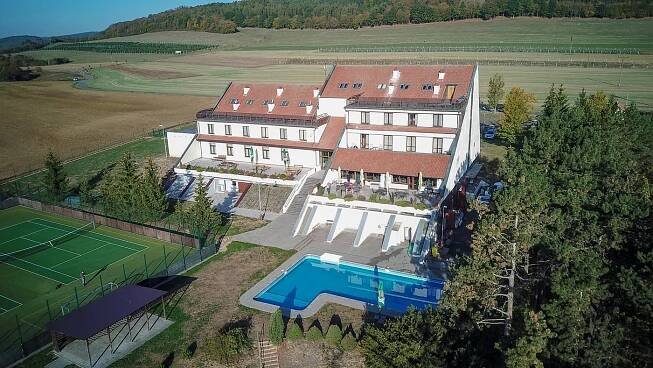 Bazén v ubytování Hotel Berounka nebo v jeho okolí