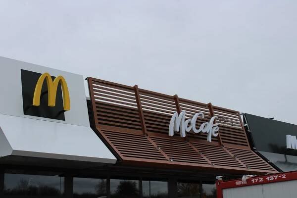 Stavba kolínského McDonalds finišuje. Otevře se 30. listopadu