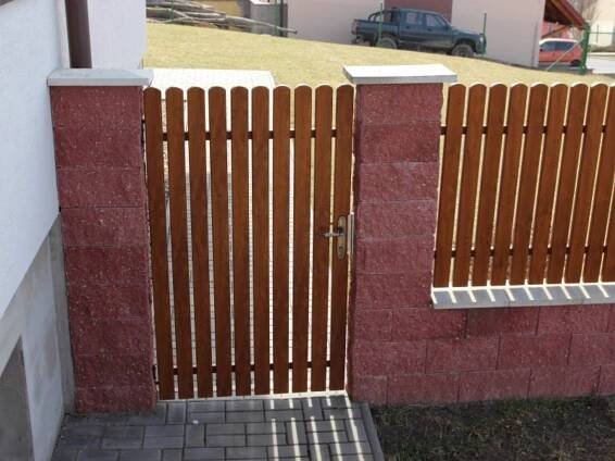 Plastové ploty na klíč – bezúdržbové PVC plotovky | Rozboud Kovo