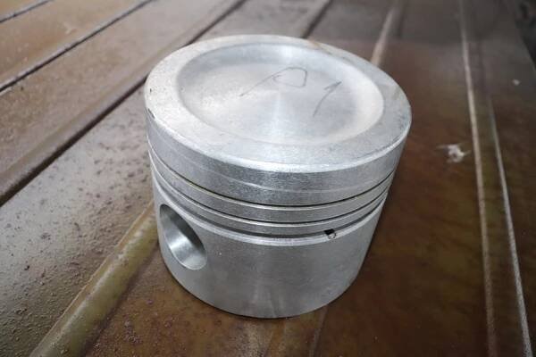 Píst motoru UTD-20, BVP-1, BVP-2