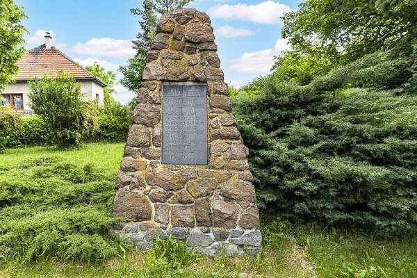 Končice – památník padlým v 1. světové válce – Kolínsko (Cesty a památky)