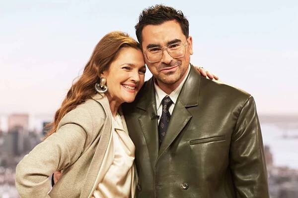 Dan Levy says Drew Barrymore comforted him before he hosted 'Saturday Night Live'