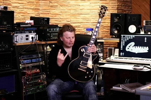 ROLAND GRAPOW: NECHCEM BYŤ NA PÓDIÁCH DO SEDEMDESIATKY - Valhalla.sk Valhalla.sk