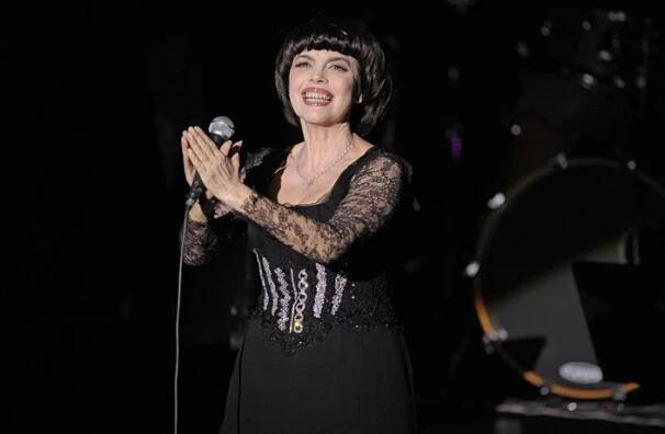 Do Prahy míří francouzské šansonové legendy: po Aznavourovi přijede i Mireille Mathieu