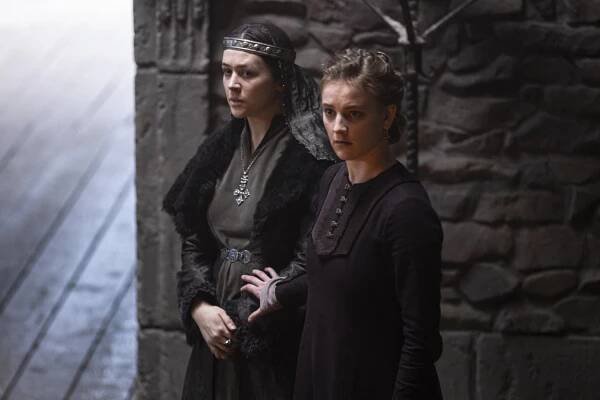 Poslední království - Epizoda 4 - Z filmu - Eliza Butterworth, Phia Saban