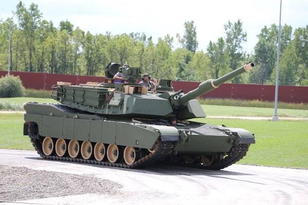 Americká armáda má první brigádu nových tanků M1A2C Abrams