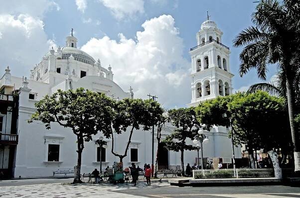 Soubor:5601-Catedral de Nuestra Señora de la Asunción-Veracruz, Veracruz, México-Enrique Carpio Fotógrafo-EDSC07115 (cropped).jpg – Wikipedie