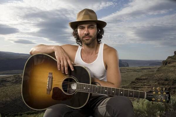 Walking The Floor – Walking The Floor with Chris Shiflett