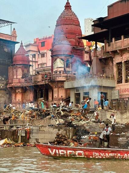 5-Day Delhi, Varanasi & Agra Tour 