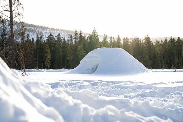 iglu.jpg (139 KB)