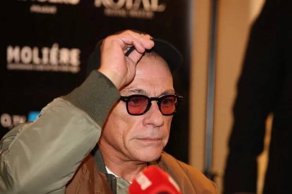 Akční hrdina Jean-Claude Van Damme čelí skandálnímu vyšetřování: »Darem« přijal pět dívek!