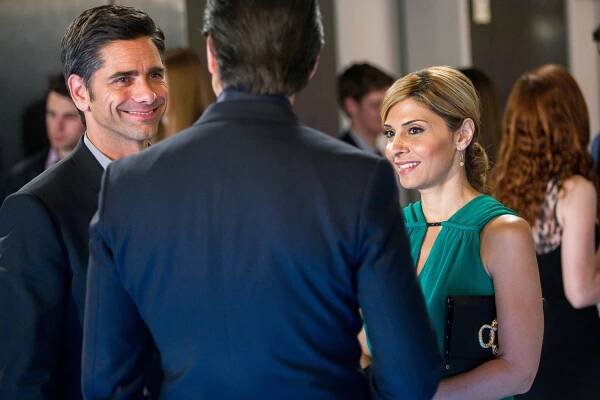 Necessary Roughness - Swimming with Sharks - Z filmu - John Stamos, Callie Thorne