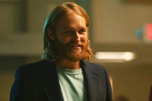 Lodge 49 - Apogee - Z filmu - Wyatt Russell