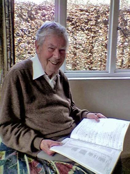 Hugh McGregor Ross - Wikipedia