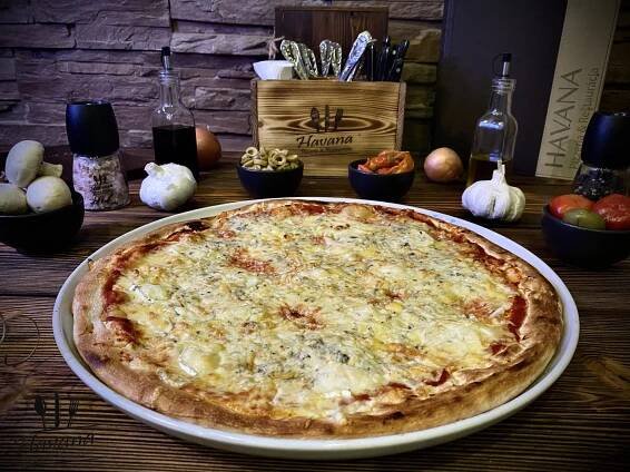 pizza-quatro-formaggi-havana-pizzeria-restauracia -