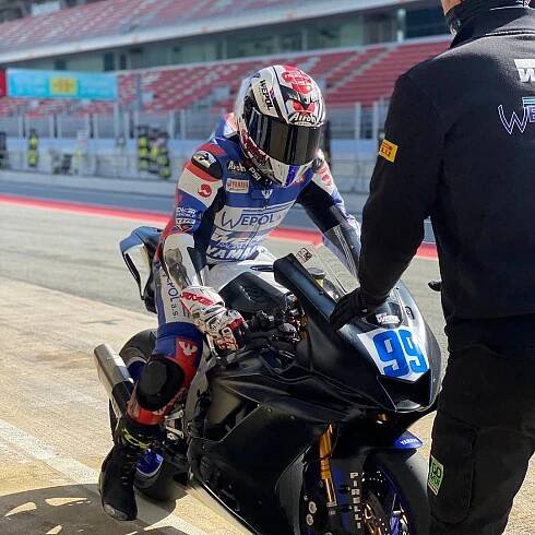 MOTORMIX - Webb se při testech v Barceloně zranil 