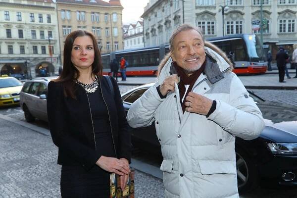 Gott zase zazpíval za zamčenými dveřmi. Mrkněte, jak mu to slušelo!