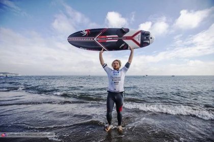 Fly! ANA Yokosuka 2022: Výsledky nielen zo slalomového podujatia - Surfmagazin