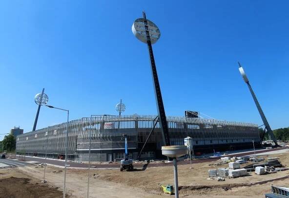 Fotbalový stadion v Hradci Králové finišuje, první zápas se blíží. Podívejte se