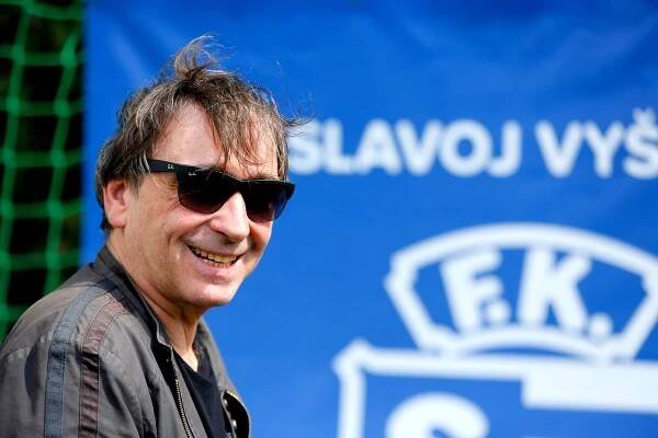 Starosta Franta Ondřeje Pavelky je ve Slunečné za pěkného podpantofláka