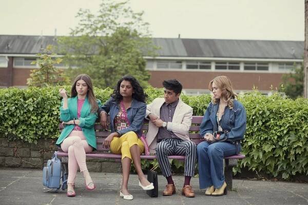 Sexuální výchova - Epizoda 1 - Z filmu - Mimi Keene, Simone Ashley, Chaneil Kular, Aimee Lou Wood