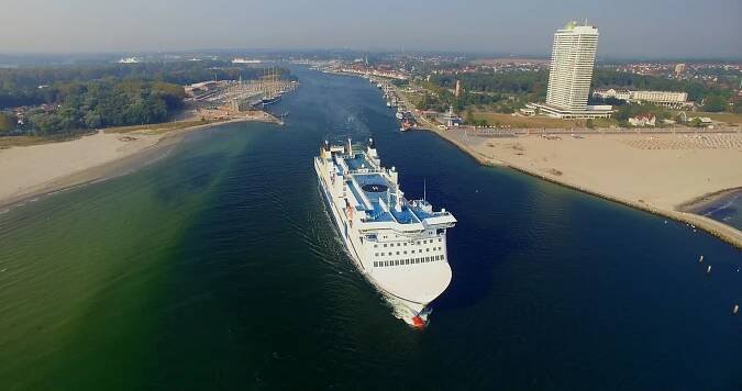 Německo a Švédsko na Trajektu TT-Line: Plavba z Travemünde do Trelleborgu a zpět + večeře a přeprava auta