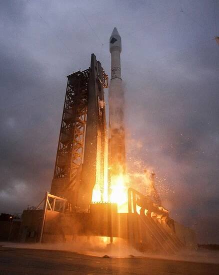 A United Launch Alliance Atlas V rocket carrying an Orbital ATK Cygnus spacecraft on the OA-4 mission launches from the Space Launch Complex 41 at Cape Canaveral Air Force Station in Florida at 4:44 p.m. EST on Sunday, Dec. 6, 2015.