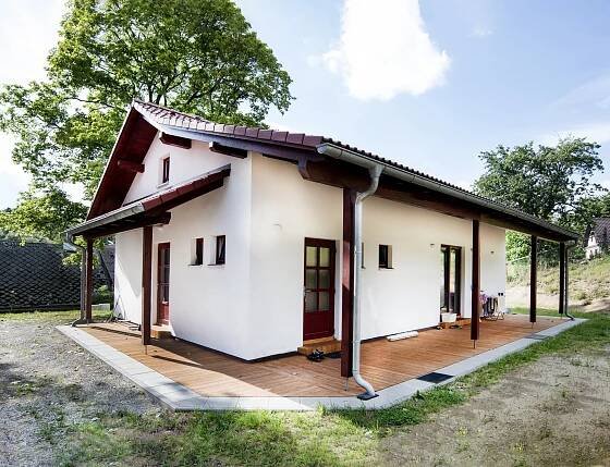 Stavba dřevostavby bungalov, montovaného rodinného domu Vysočina. Dřevostavba 220 