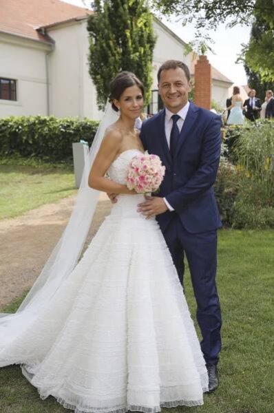 Sporťák Vojta Bernatský se oženil! Tuhle krásnou brunetku si vzal